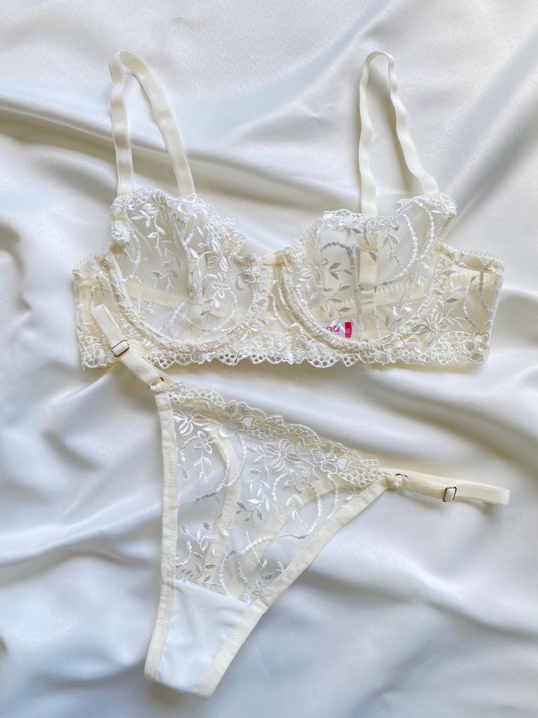 Beyaz Dantel Bralet Tanga Takım