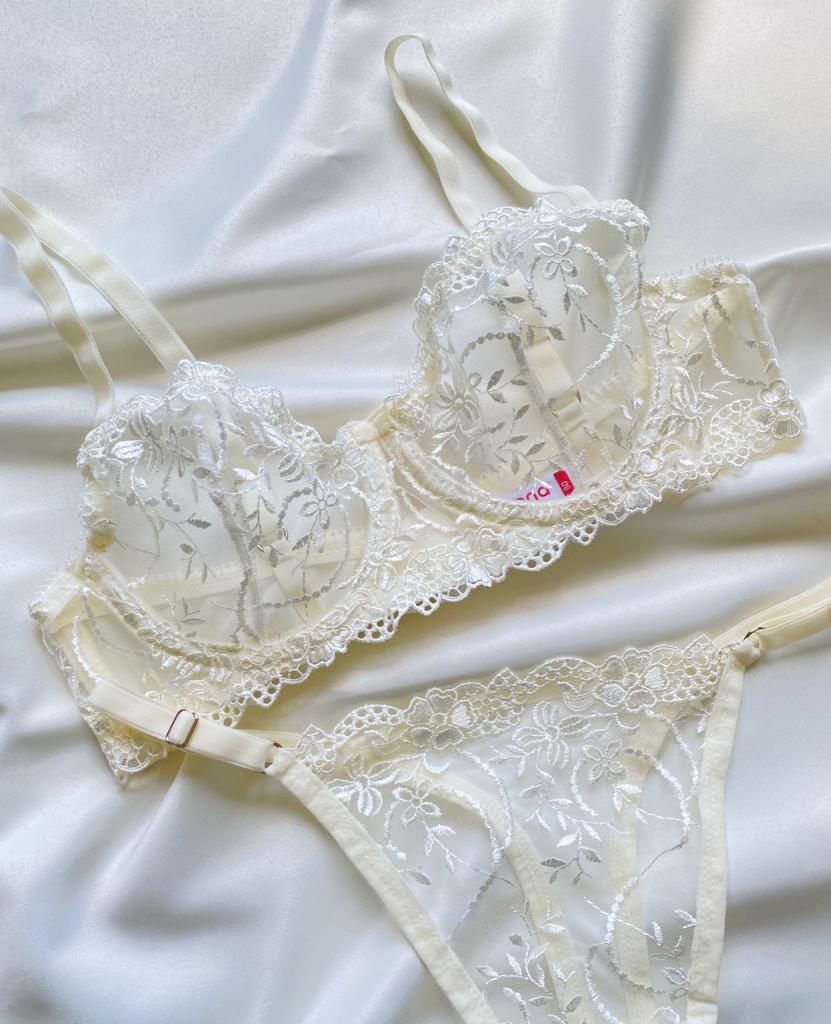 Beyaz Dantel Bralet Tanga Takım