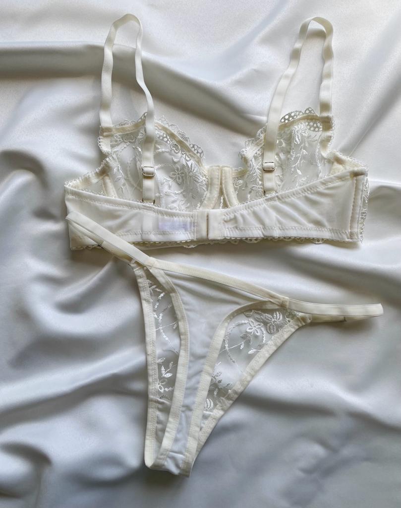 Beyaz Dantel Bralet Tanga Takım
