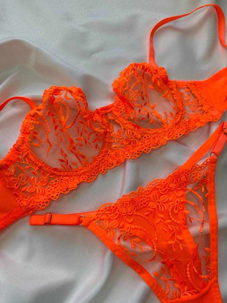 Turuncu Dantelli Bralet Tanga Takım