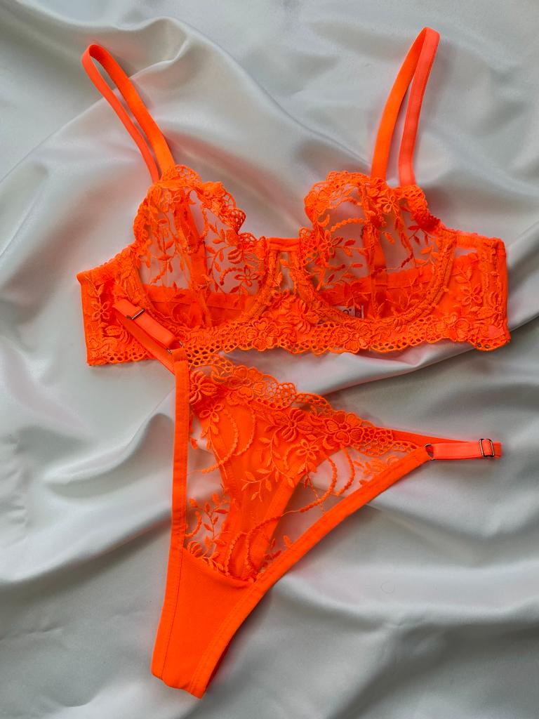 Turuncu Dantelli Bralet Tanga Takım