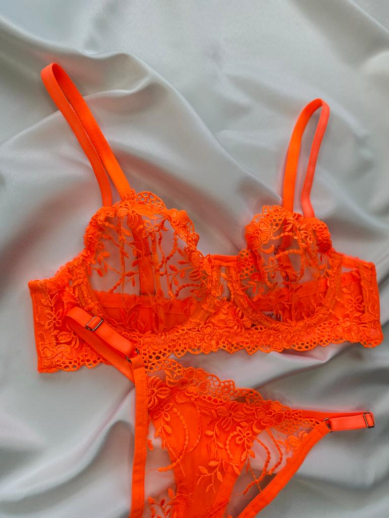 Turuncu Dantelli Bralet Tanga Takım